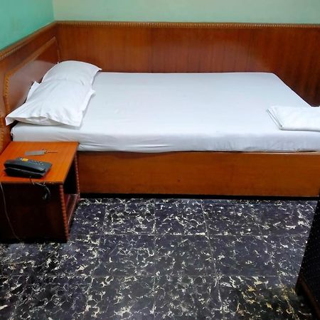 Hotel Heera Καλκούτα Εξωτερικό φωτογραφία