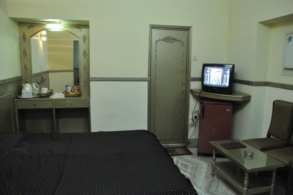 Hotel Heera Καλκούτα Εξωτερικό φωτογραφία