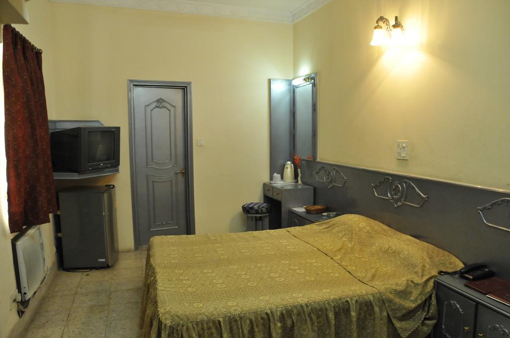 Hotel Heera Καλκούτα Δωμάτιο φωτογραφία