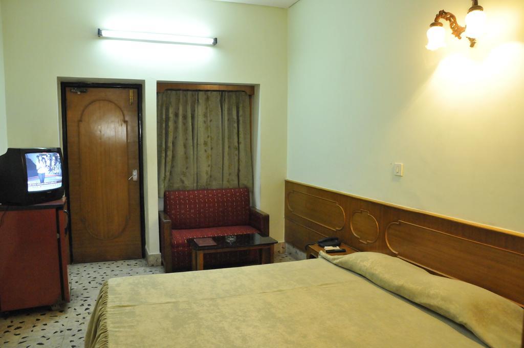Hotel Heera Καλκούτα Εξωτερικό φωτογραφία