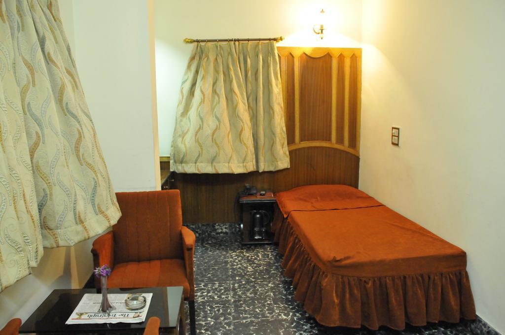 Hotel Heera Καλκούτα Εξωτερικό φωτογραφία