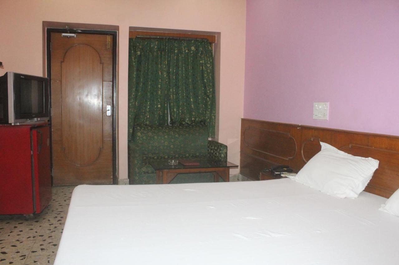 Hotel Heera Καλκούτα Εξωτερικό φωτογραφία