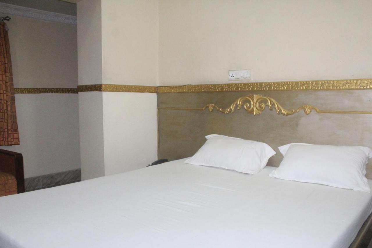 Hotel Heera Καλκούτα Εξωτερικό φωτογραφία
