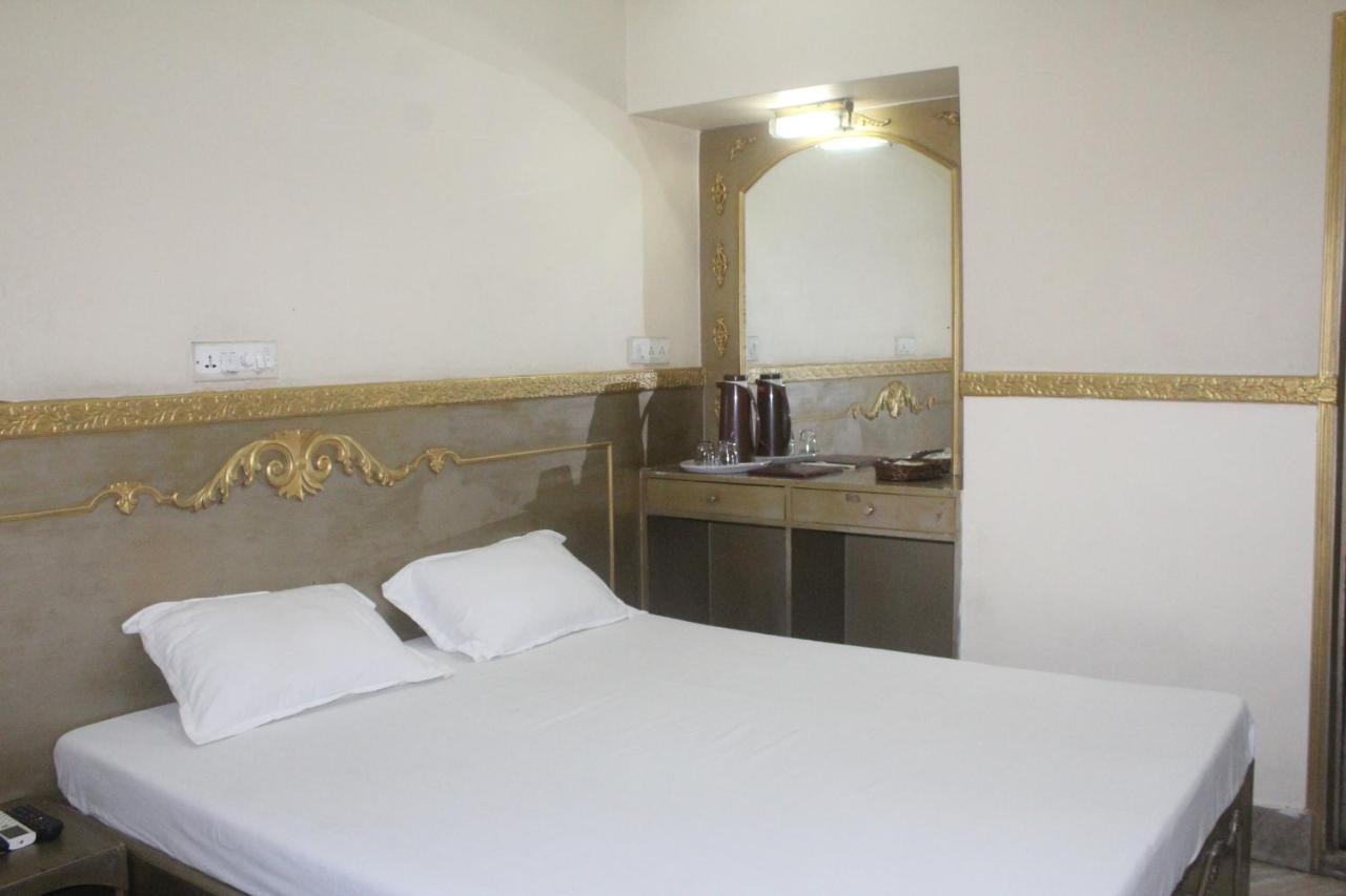 Hotel Heera Καλκούτα Εξωτερικό φωτογραφία